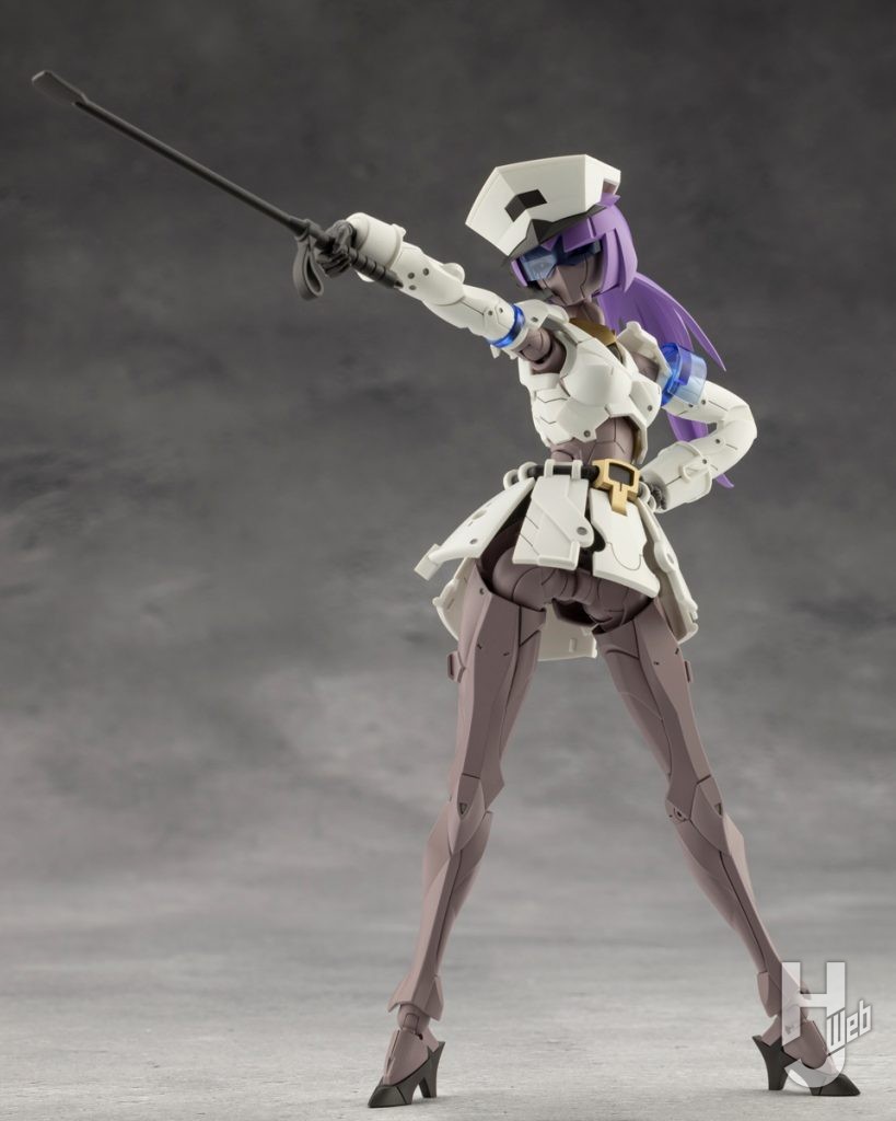 メガロマリアのヴァンガード・リーダーのプラモデルの全体画像その2