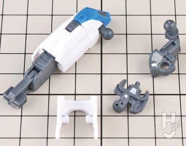 哀川和彦製作「VF-31J ジークフリード（ハヤテ・インメルマン機）」太モモ製作途中
