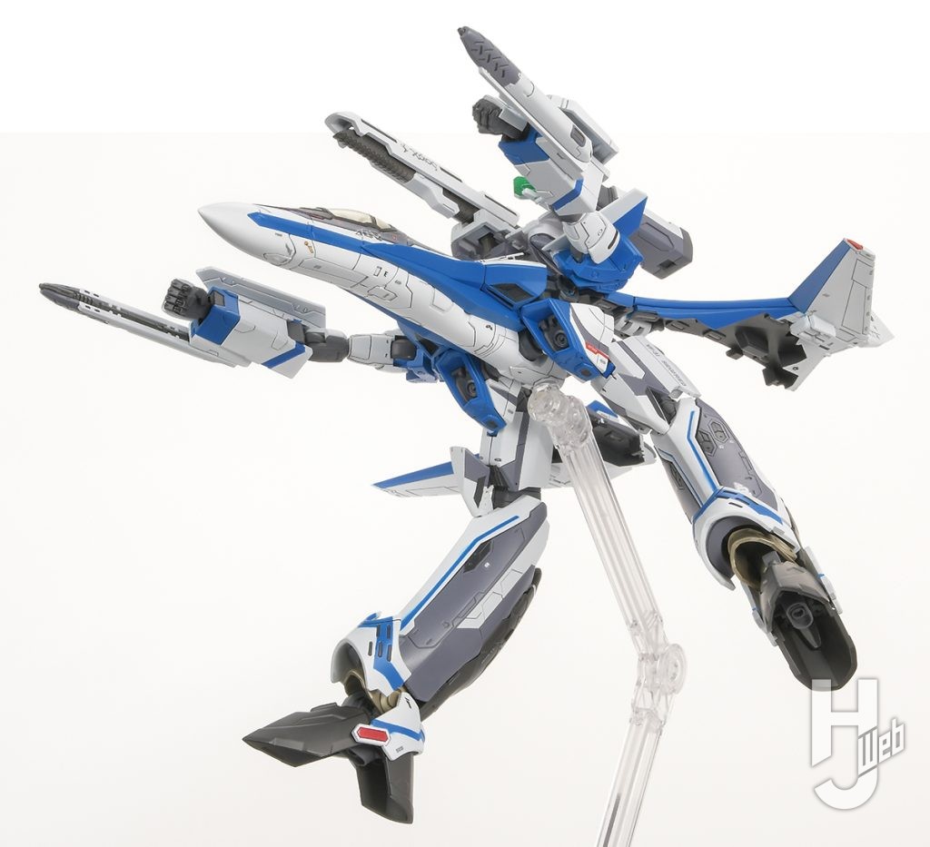 哀川和彦製作「VF-31J ジークフリード（ハヤテ・インメルマン機）」ガウォーク形態あおり