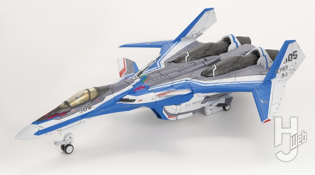 哀川和彦製作「VF-31J ジークフリード（ハヤテ・インメルマン機）」ファイター形態