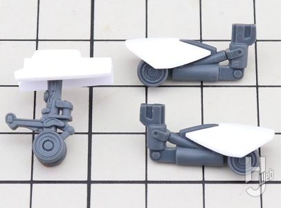 哀川和彦製作「VF-31J ジークフリード（ハヤテ・インメルマン機）」ライディングギア製作途中