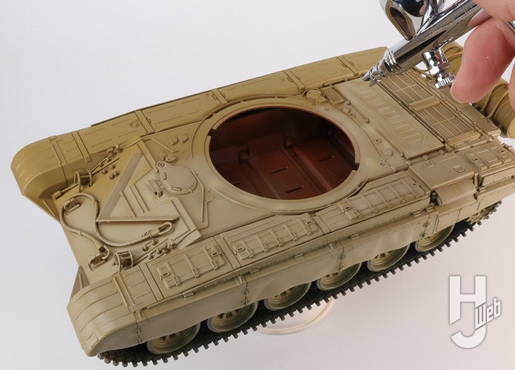 けんたろう製作「旧ソビエト T-72 M1戦車」製作途中車体も同様にグラデーション塗装