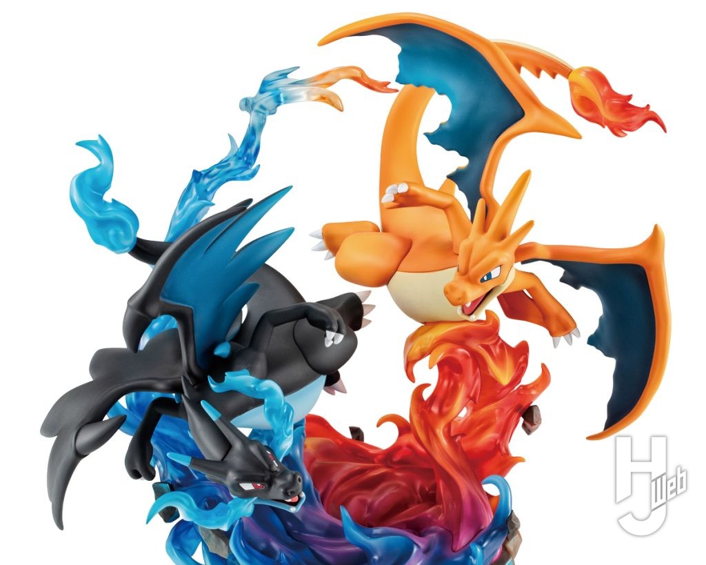 メガリザードンXとメガリザードンYのフィギュアの俯瞰の画像