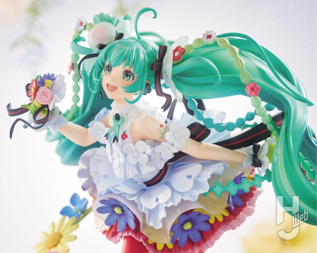 初音ミクのフィギュアの斜め振りのアップ画像