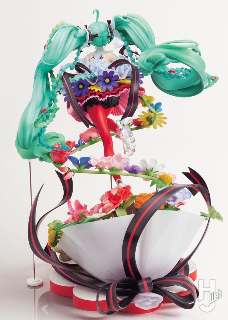 初音ミクのフィギュアの後ろ姿の全身画像