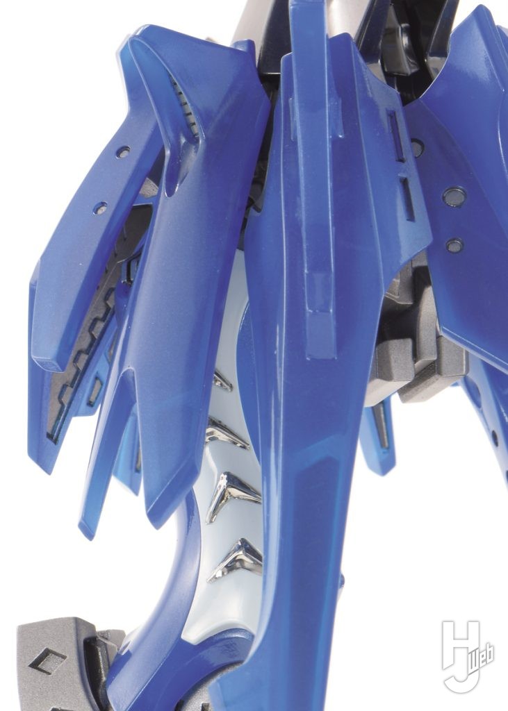 ドナウマーキングウルトラマリンブルーのレジンキットの大腿部のアップ画像