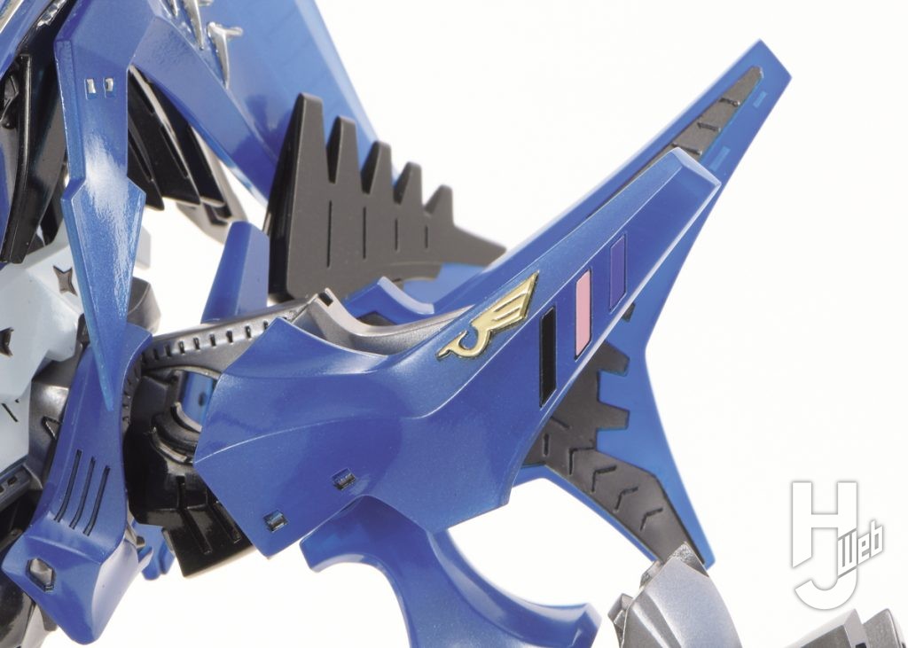 ドナウマーキングウルトラマリンブルーのレジンキットの肩部のアップ画像