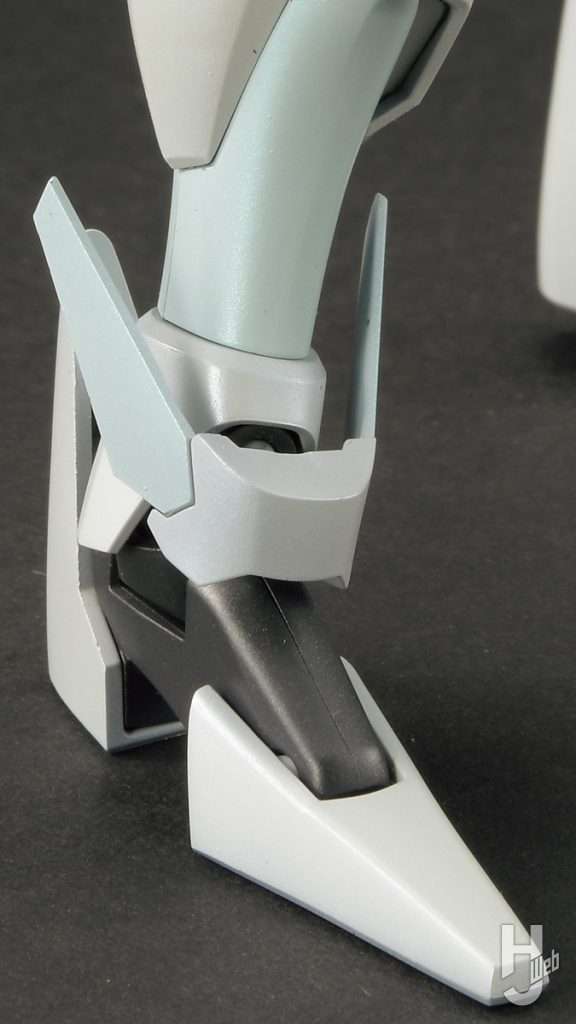 MODEROID オーガン
脚アップ