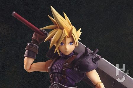 『FF7』クラウドの可動プラキットが予約開始!1997年の「プレイステーション版」風ビジュアルでバスターソードも付属【スクウェア・エニックス】
