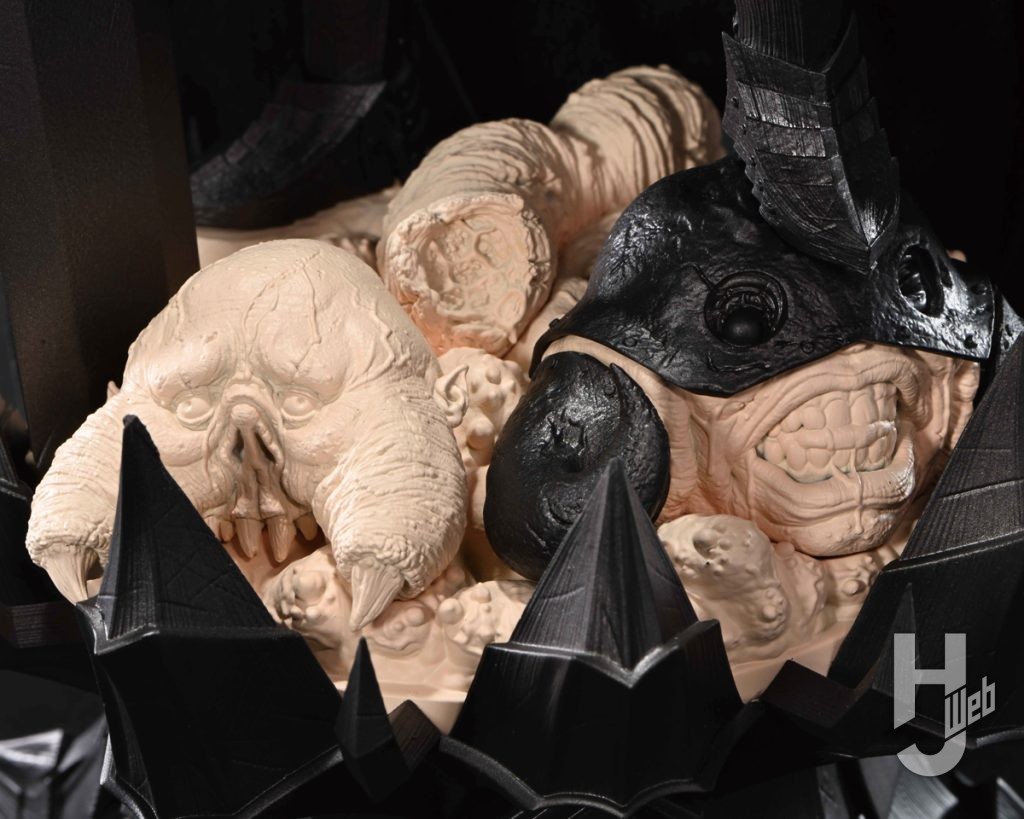 BUILD ART MASTERLINE「ベルセルク ガッツ 狂戦士の甲冑 “怒り”」の台座のアップ画像