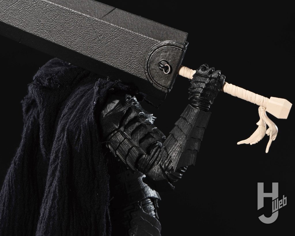 BUILD ART MASTERLINE「ベルセルク ガッツ 狂戦士の甲冑 “怒り”」の背面のバストアップ画像