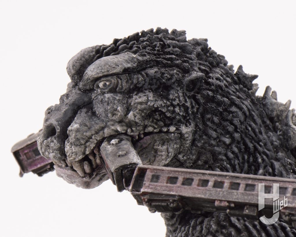 ゴジラのプラモデルの顔アップの画像
