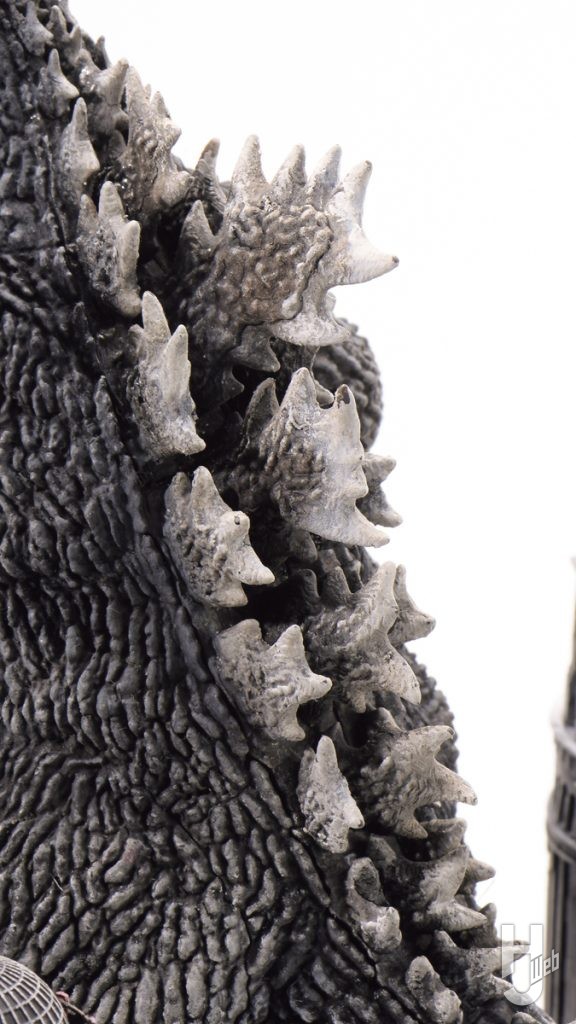 ゴジラのプラモデルの背びれアップの画像