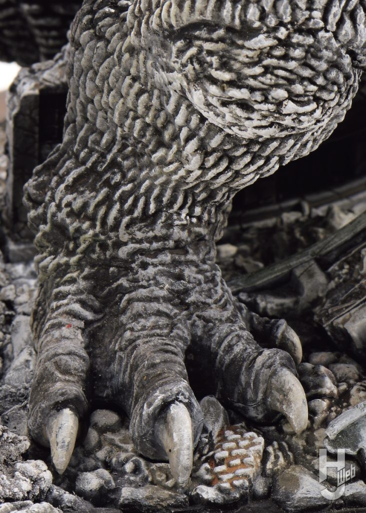 ゴジラのプラモデルの足元アップの画像