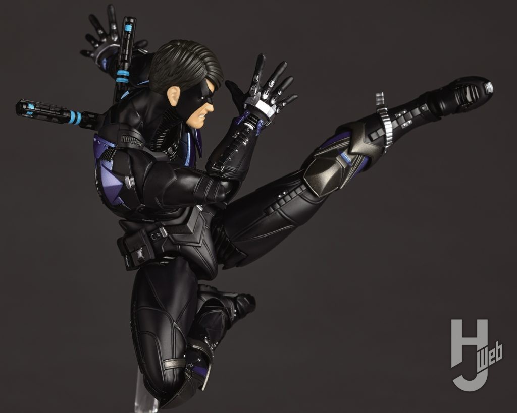 リボルテックアメイジング・ヤマグチ ナイトウィングのポージング画像