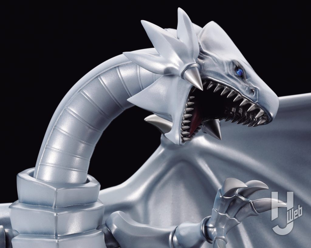 OSHI WORKS「青眼の白龍」の顔面のアップ画像