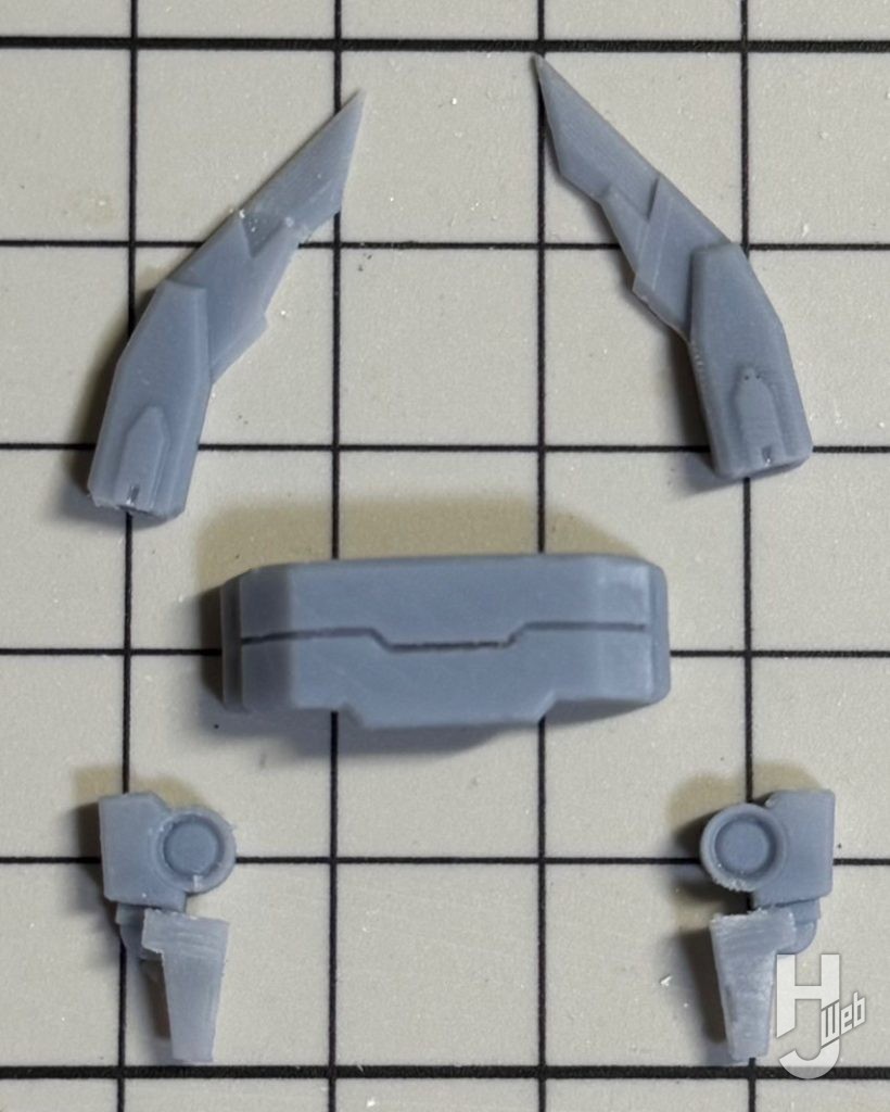 トキのプラモデルのヘッドギアの製作の画像
