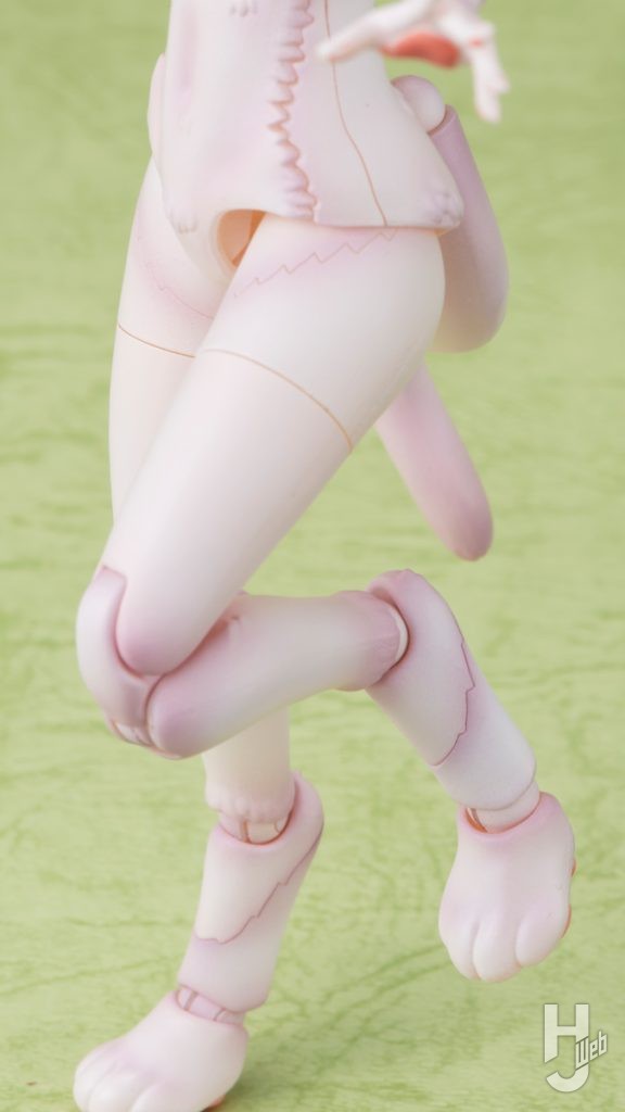 カオマニー中ケモのプラモデルの脚のアップ画像
