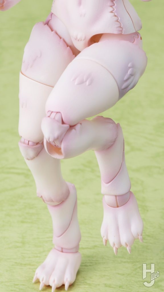 カオマニー高ケモのプラモデルの脚のアップ画像