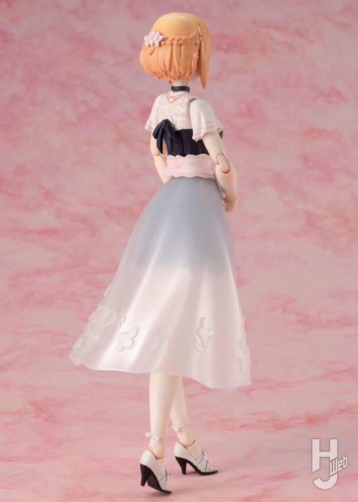 私服ルミティアのプラモデルの後ろ姿の画像