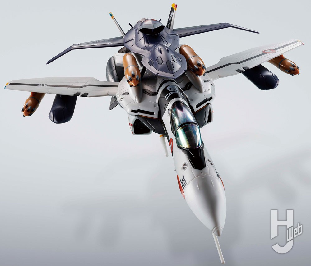 「HI-METAL-R-VF-0Sフェニックス(ロイ・フォッカー機)+QF-2200D-B-ゴースト」ファイター形態特攻突撃仕様