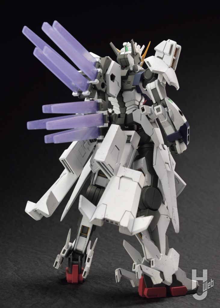 ガンダムジリウスのプラモデルの背面の全体画像