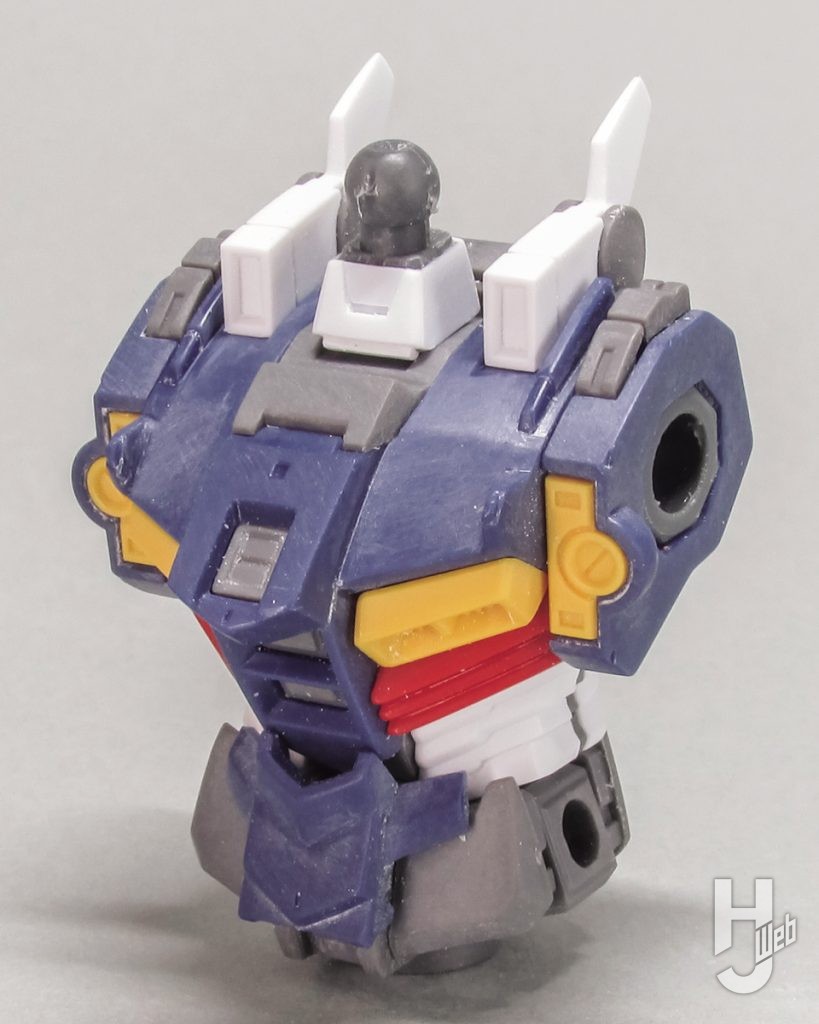 ガンダムジリウスのプラモデルの胴体の製作画像その1