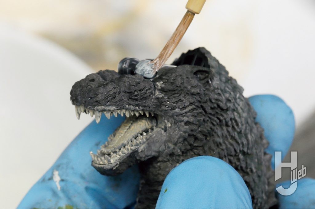 伊原源造製作「ゴジラ（1989）」目塗装まずは白を塗装