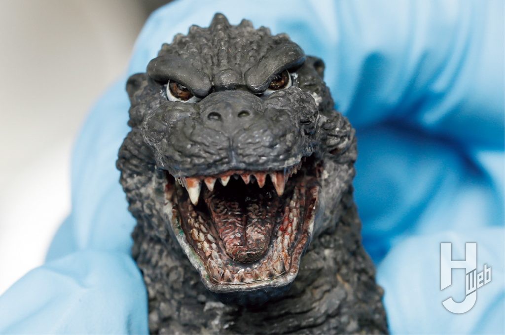 伊原源造製作「ゴジラ（1989）」目塗装頭頂部のパーツをセットして完成