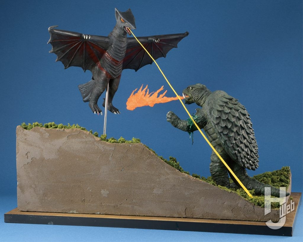 山田卓司製作「双子山の決戦」ギャオス正面側