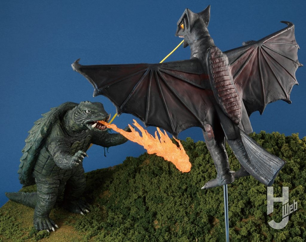 山田卓司製作「双子山の決戦」ギャオス背面アップ