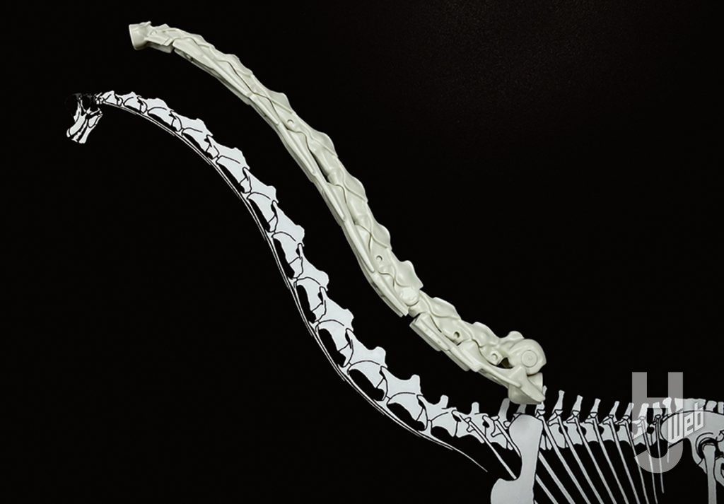 ウラベヒロト製作「ギラファティタン」製作途中骨格図と首の比較