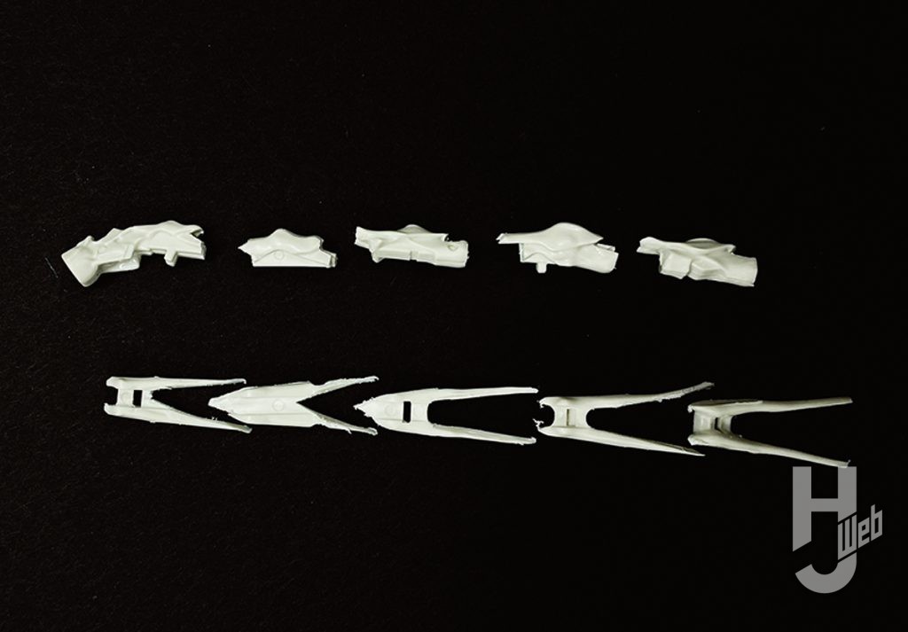 ウラベヒロト製作「ギラファティタン」製作途中骨格図に沿って頸椎分割