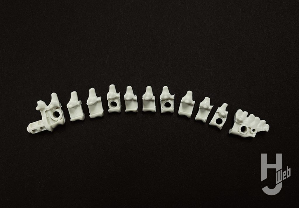 ウラベヒロト製作「ギラファティタン」製作途中胴椎