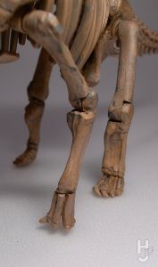 ウラベヒロト製作「ギラファティタン」四肢アップ