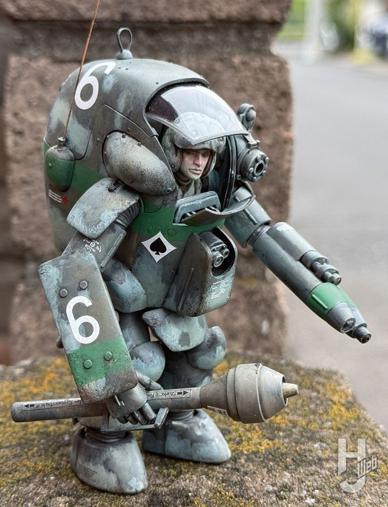 横山宏製作「シュトラール軍 装甲戦闘服 G4/R1型 グッカー」野外撮影