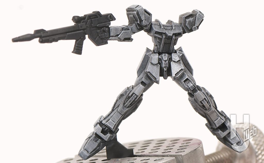 ぷらシバ製作ガンダムアッセンブル「ランチャーストライクガンダム」製作途中白の下地色になる