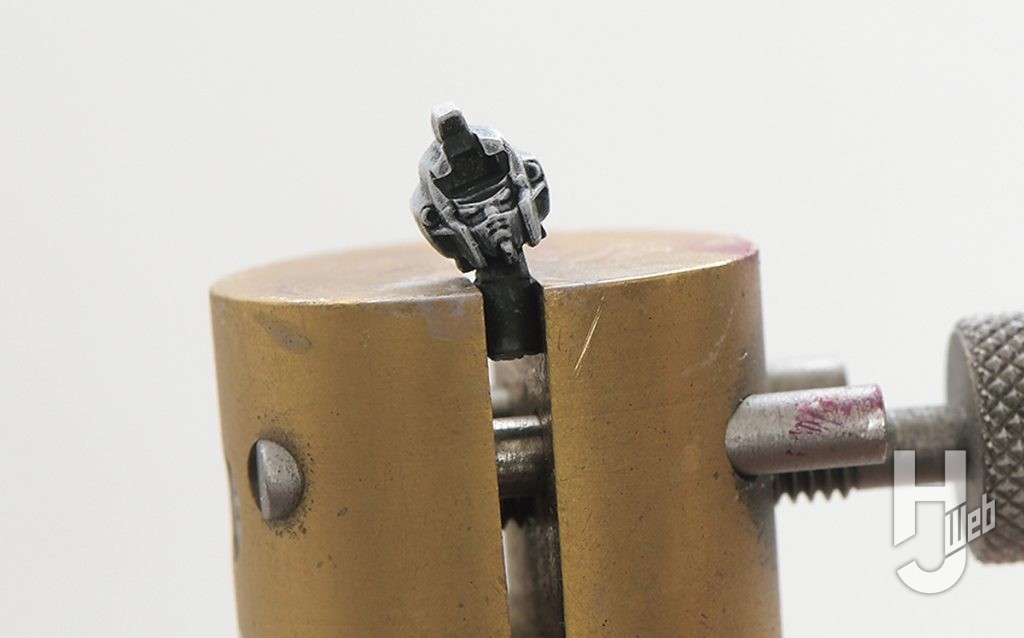 ぷらシバ製作ガンダムアッセンブル「ランチャーストライクガンダム」製作途中顔しっかりと固定するのが大事！