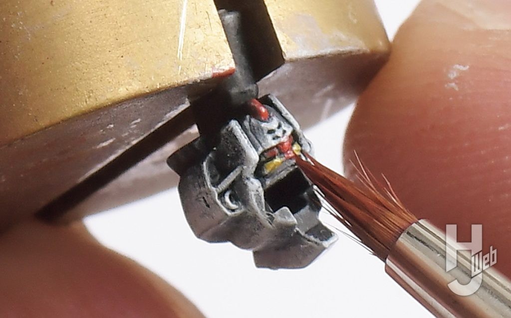 ぷらシバ製作ガンダムアッセンブル「ランチャーストライクガンダム」製作途中顔塗りやすい角度に持ち替えよう