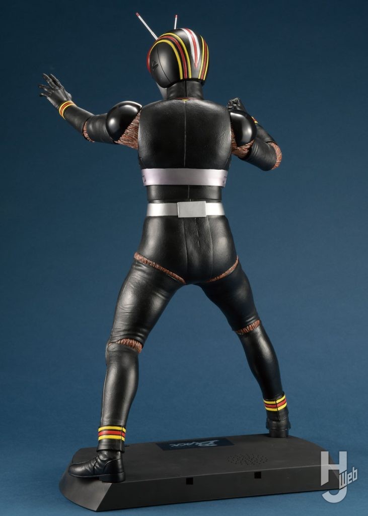 仮面ライダーBLACKの背面全体画像