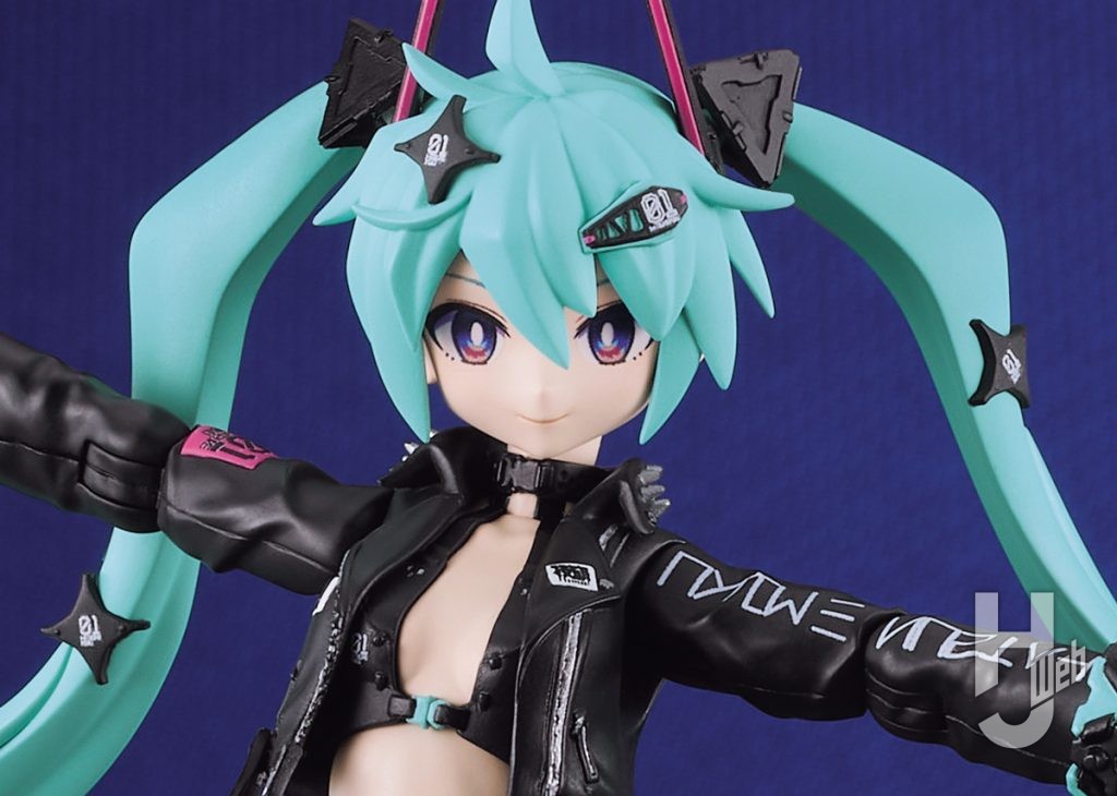 中央町戦術工芸バージョンの初音ミクのプラモデルのアップ画像その1