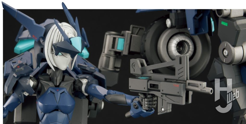 アームドヴェローチェ
サブマシンガンを構えた状態