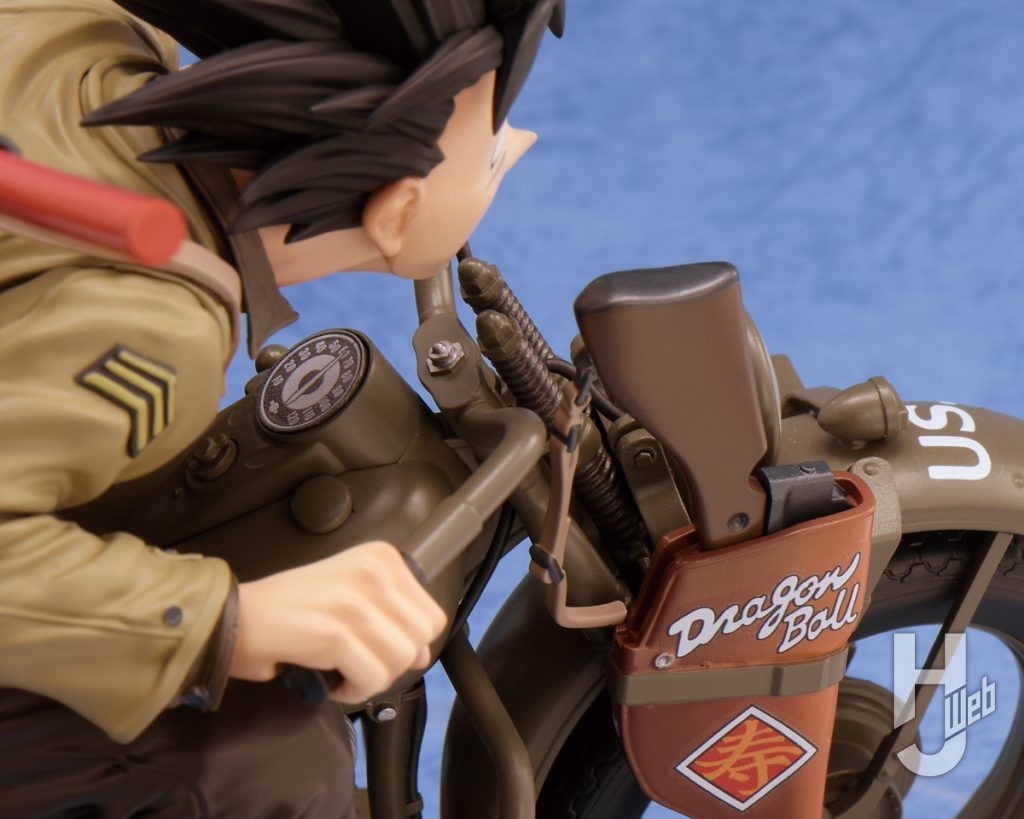 孫悟空とバイクのフィギュアの俯瞰アップ画像