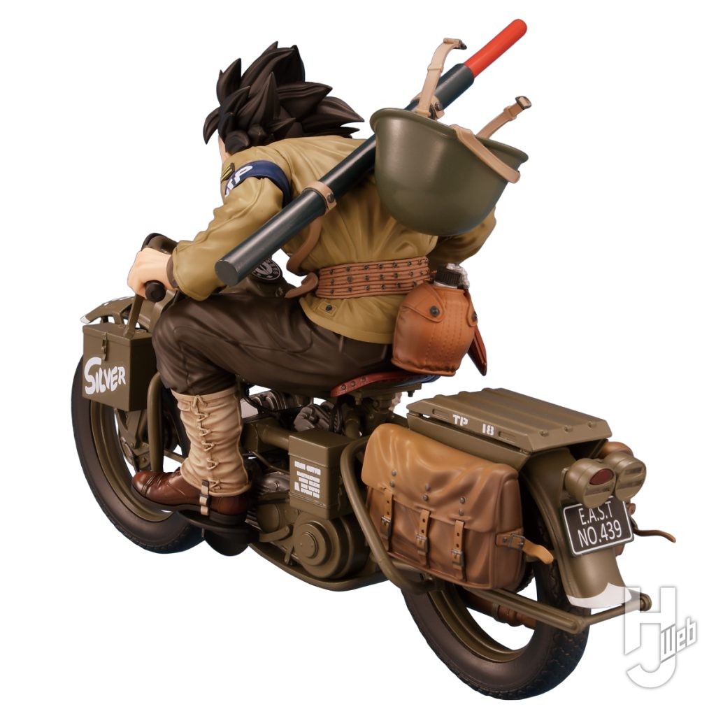 孫悟空とバイクのフィギュアの背面の全体画像