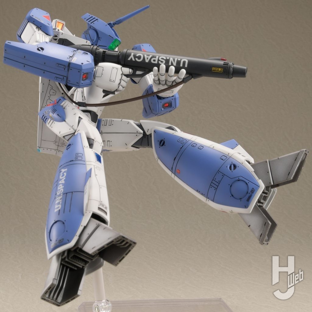 VF-1A バルキリー（マクシミリアン・ジーナス機）の作例のポージング画像