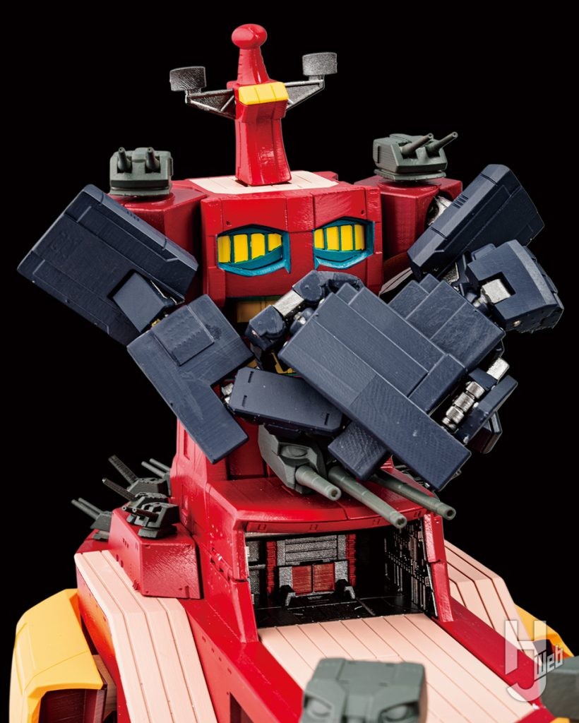 腕を組んでいるPOSE+メタルシリーズ「ダイグレン」の画像