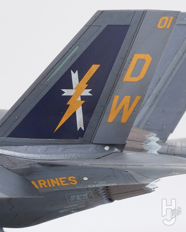 F-35C ライトニングII
垂直尾翼 アップ