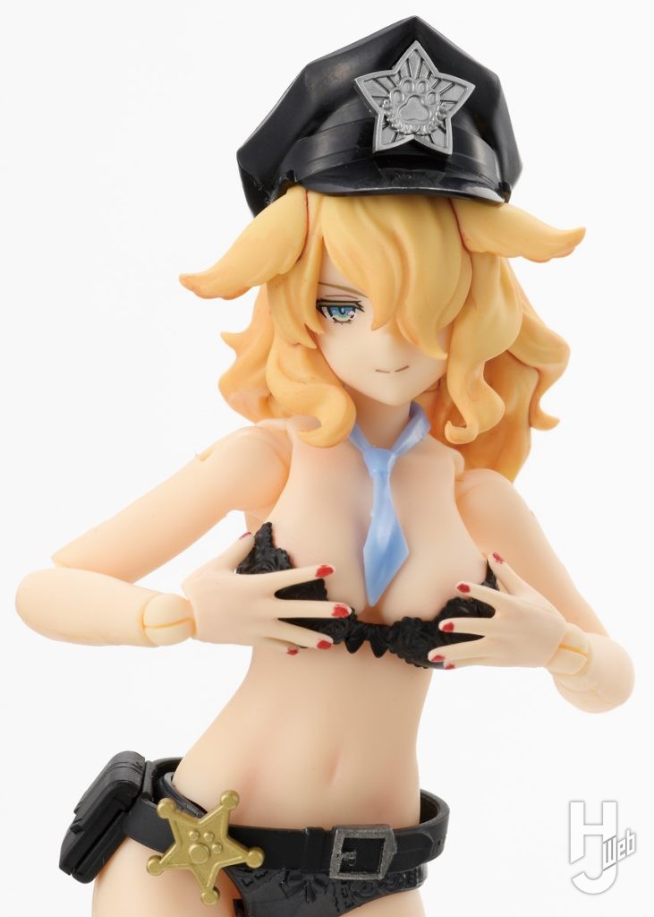 女看守ルイーザのプラモデルのアップ画像