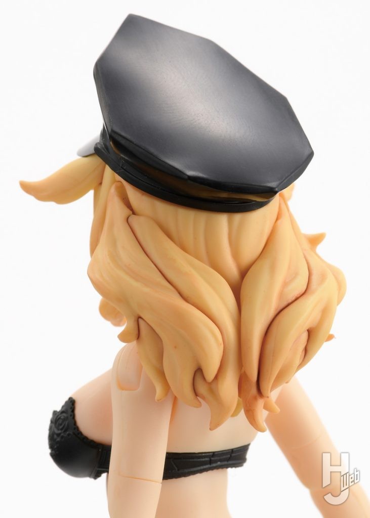 女看守ルイーザのプラモデルの塗装後の後ろ姿の画像