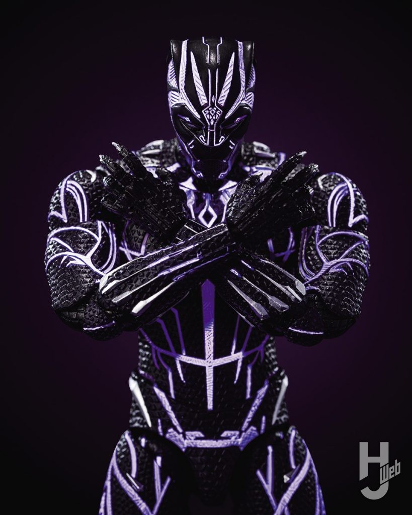 ブラックパンサーの可動フィギュアのイメージ画像